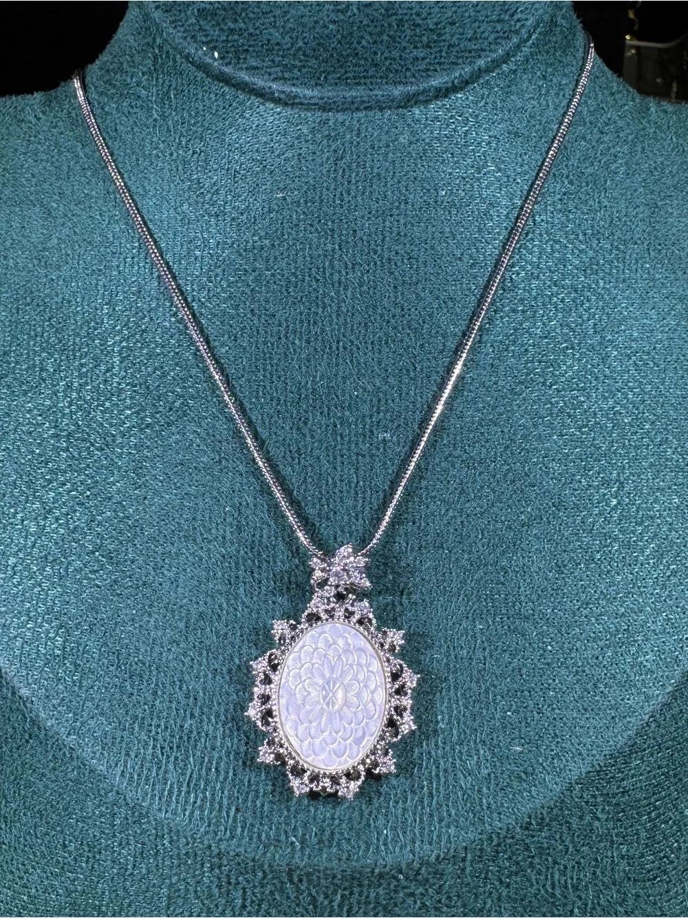 Vintage Carved Mother of Pearl Floral Pendant Necklace